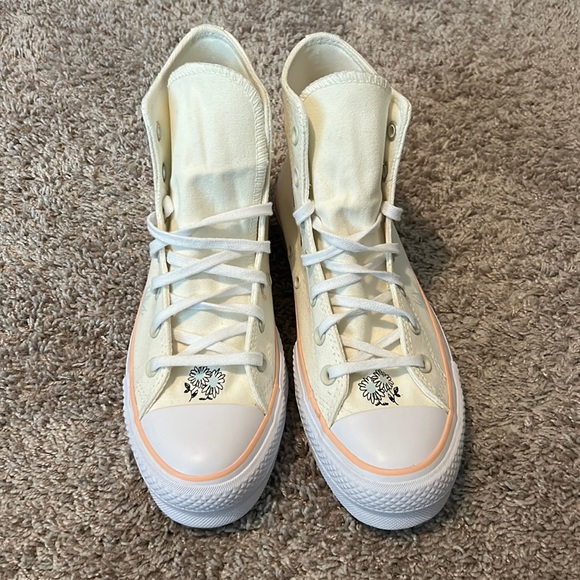 Converse Chuck Taylor All Star Lift Platform Sneaker - SOLD OUT in stores! - Picture 2 of 8